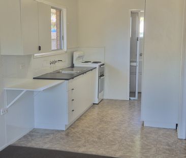 CONVENIENTLY LOCATED 2 BEDROOM DUPLEX - Photo 5