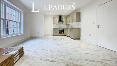 2 bedroom apartment to rent East Street, Rochford, Essex, SS4 - Photo 2