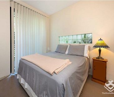 Peaceful, Convenient Living in the Heart of Teneriffe - Photo 4