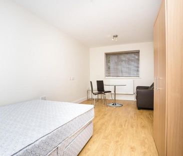Studio to rent - Photo 3