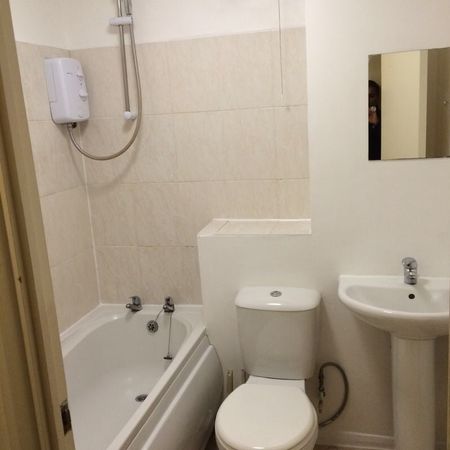 1 Bed Flat, Vicars Bridge Close, HA0 - Photo 4