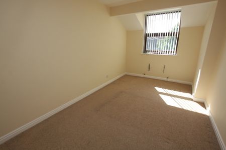 2 Bedroom Town House, Chester - Photo 3