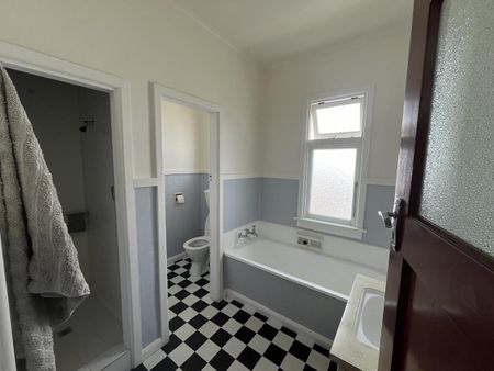 Charming family home in Welbourn - Photo 3