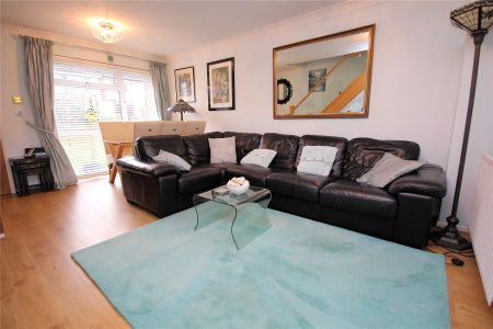 Bishopswood, Woking - 2 bedrooms Property for lettings - Seymours - Photo 4