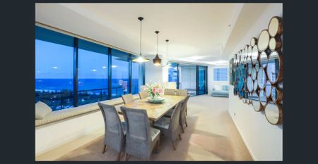 Stunning "Marquis on Main" Full Floor Sub-Penthouse - Photo 3