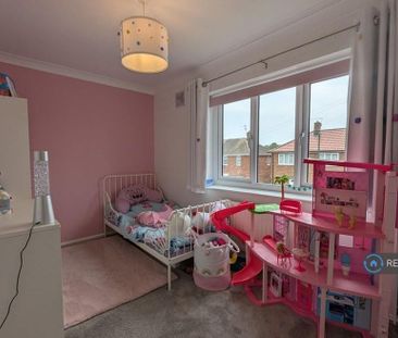 3 bedroom flat to rent - Photo 1