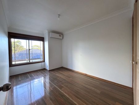 20 Yeronga Close, 2176, St Johns Park Nsw - Photo 3