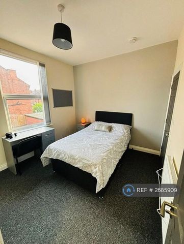 1 bedroom in a house share to rent - Photo 3