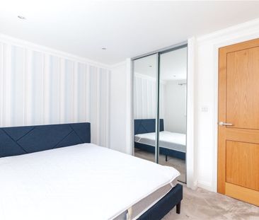 Two bedroom ground floor apartment with private rear garden and par... - Photo 4