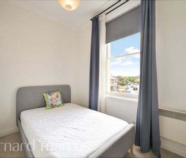 Surbiton Hill Park, Surbiton - Photo 5