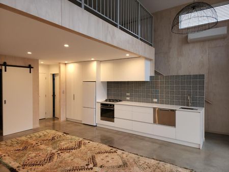 Executive Townhouse, Central Location - Photo 4