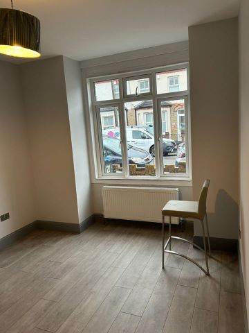 3 Bed Maisonette, Malcolm Road London, SE25 - Photo 4