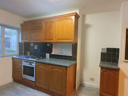 4 bedroom terraced house to rent - Photo 3