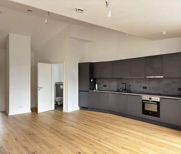 Moderne Altbau-Dachgeschosswohnung in Berlin-Mitte - Photo 1