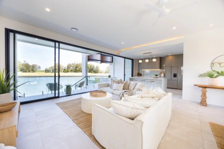 Luxury Waterside Villa In Saffron, with a beautiful sparkling pool - Photo 2