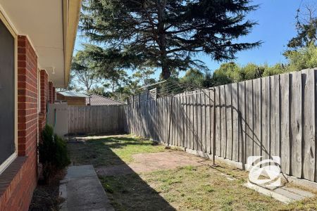 COMFORTABLE & CONVENIENT 3-BEDROOM FAMILY HOME! - Photo 5