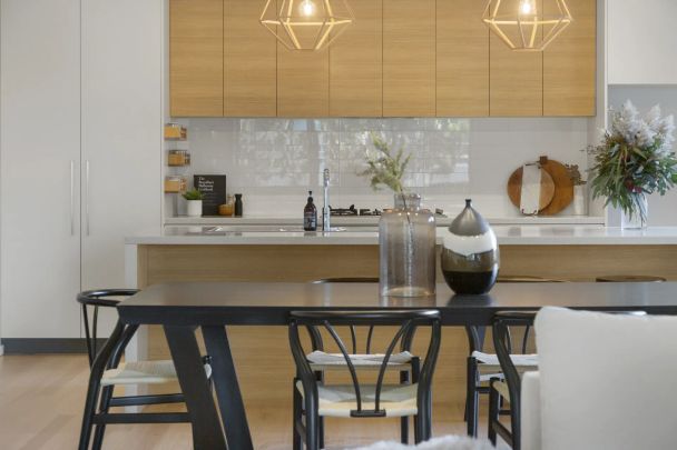 CONTEMPORARY LIFESTYLE ON THE BEACH EDGE! - Photo 1