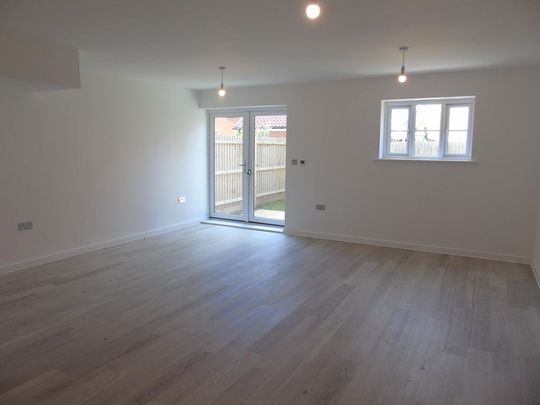 3 bedroom semi-detached house to rent - Photo 1