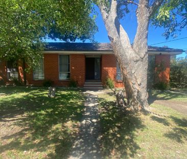 16 Village Drive, Hampton Park VIC - Photo 2