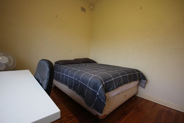 6-bedroom shared house, Clairville Avenue - Photo 1
