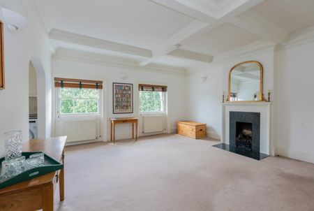 Datchet Lodge, Datchet - Photo 4