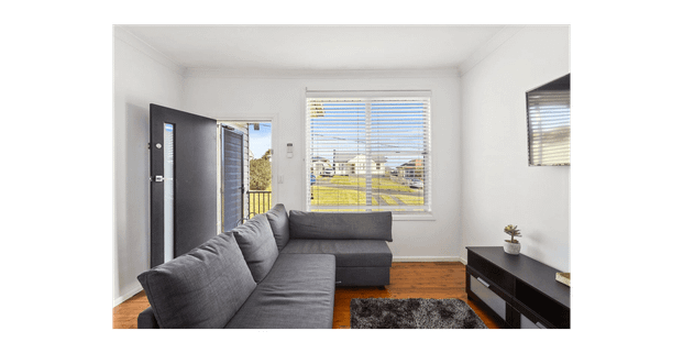 Comfortable Three-Bedroom Home in Convenient Warrawong Location - Photo 1