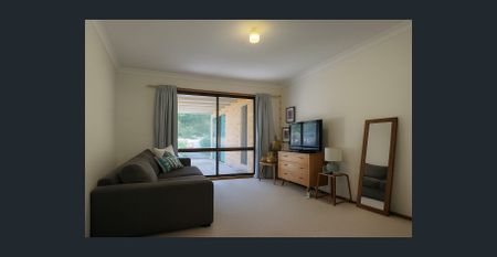 Spacious 3 Bedroom Home With Stunning Views - Photo 2