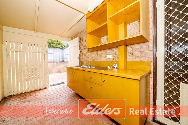 2 MASTER BEDROOMS WITH ENSUITES - LARGE PATIO AREA! - Photo 1