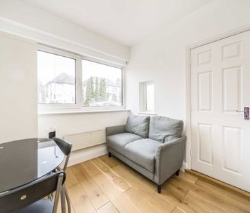 Hale Lane, HA8, London - Photo 1