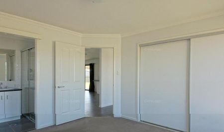 Modern Family Home in Quiet Oakey - Photo 2