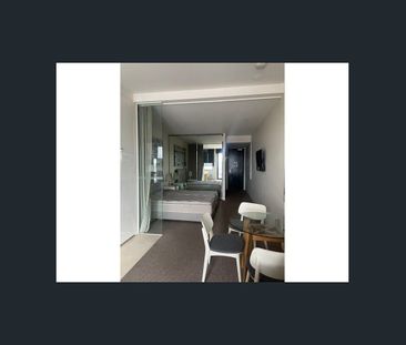 Fully Furnished Apartment in heart of Frankston - Photo 2