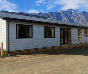 6 Bedroom Boarding House - Photo 1