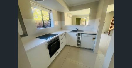 Lovely Location Walk to Tram - Photo 4