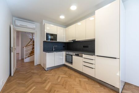 Pronájem bytu 5+kk 199 m² - Fotografie 2