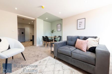 1 bedroom in a house share to rent - Photo 2