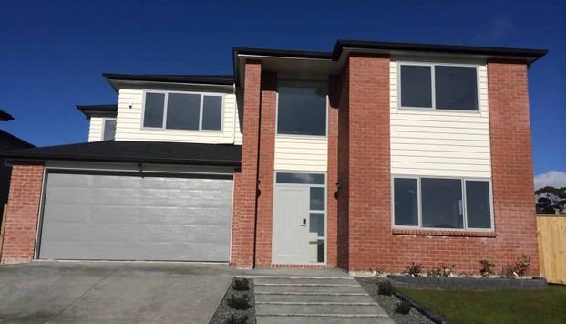 Large Family Home - Photo 1