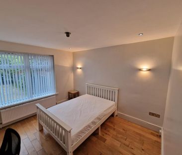 4 bedroom semi-detached house to rent - Photo 6