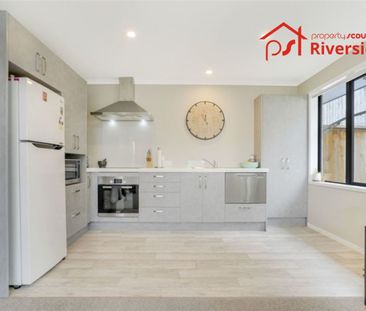 Modern 2-Bedroom, 2-Bathroom Gem in Forest Lake - Photo 3