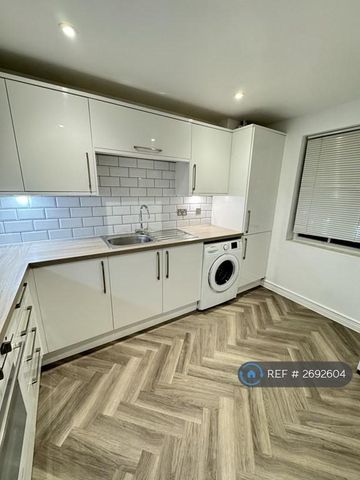 3 bedroom terraced house to rent - Photo 3