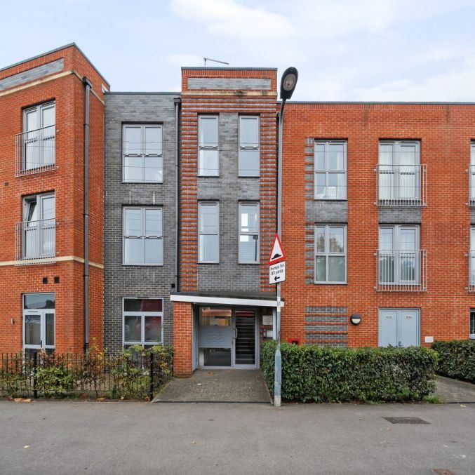 2 Bedroom Flat / Apartment - Meridian Way, Southampton - Photo 1