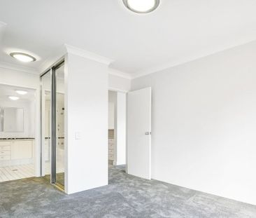 Stunning Two Bedroom Apartment! - Photo 2