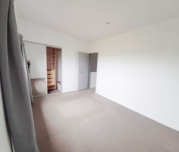 Popular townhouse in a great location - Photo 2