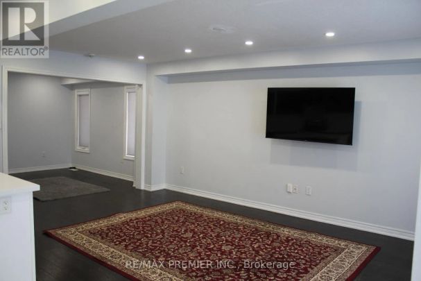51 MULLHOLLAND AVENUE - Photo 1