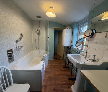 2 bedroom semi-detached house to rent - Photo 5