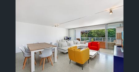 Furnished signature style in a prime lifestyle setting - Photo 3