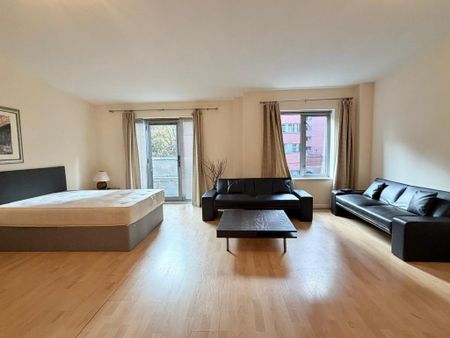 1 bedroom in a flat share to rent - Photo 3