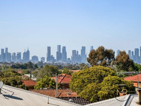 “Bright 2-Bedroom Apartment with Stunning City Views in Essendon” - Photo 3