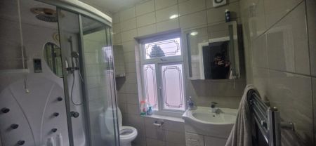 3 bedroom flat to rent - Photo 5