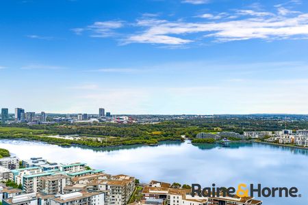 Modern 1 Bedroom Apartment with 21st Floor Waterviews in Rhodes Central - Photo 5