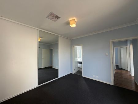 Modern Living in a Highly Desirable Location. - Photo 3
